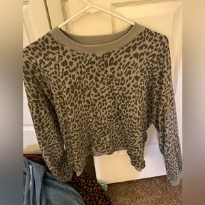 American eagle green cheetah print cropped crewneck